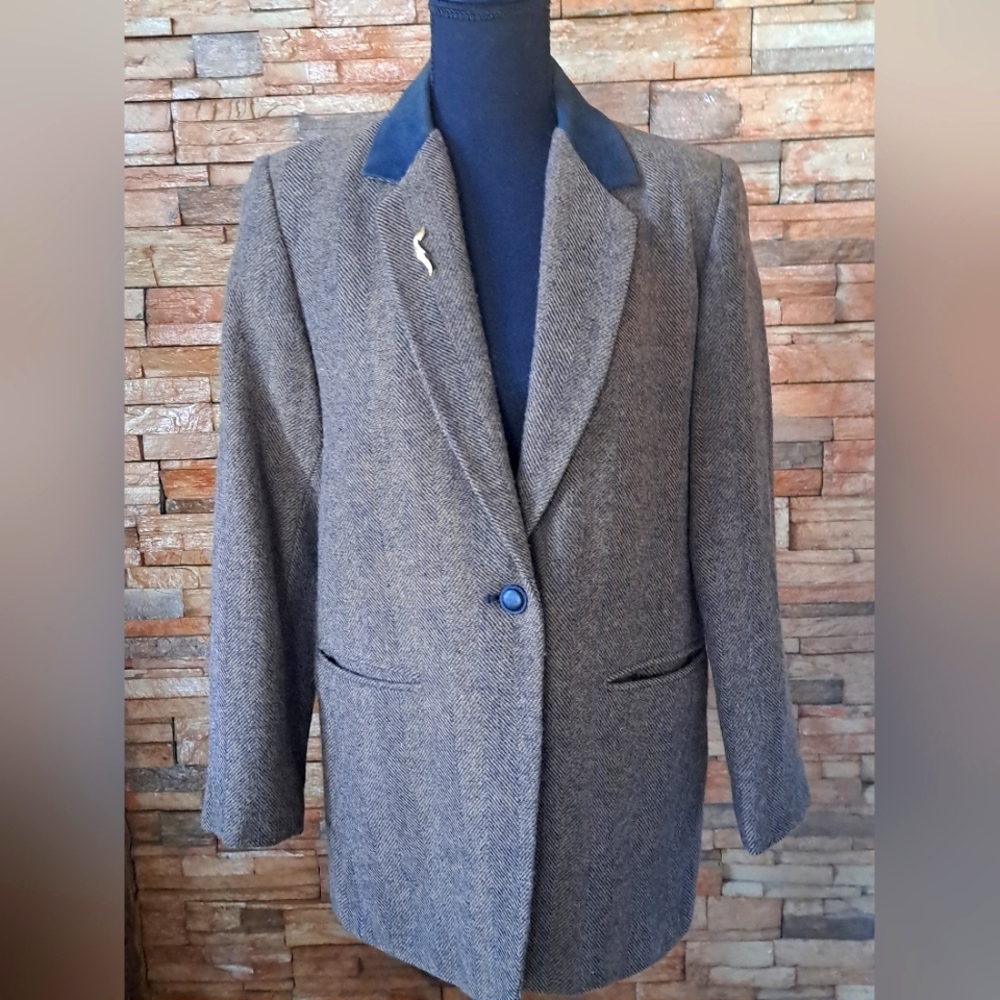 Harvè Benard Women's Brown Blazer with Black Accents